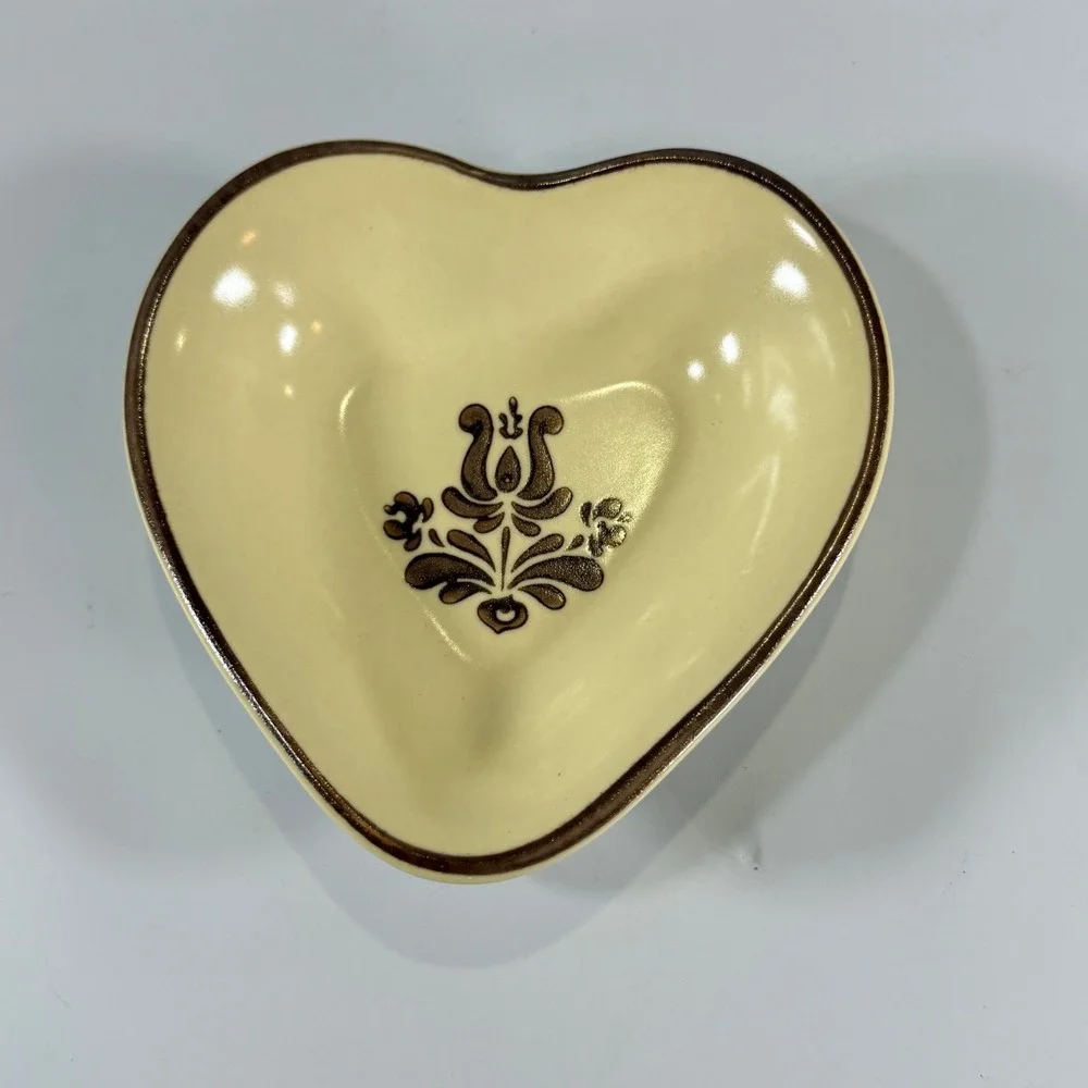 VTG Pfaltzgraff Heart Dish Tan Brown VTG 2004 Village Folk Art Cottagecore Bowl